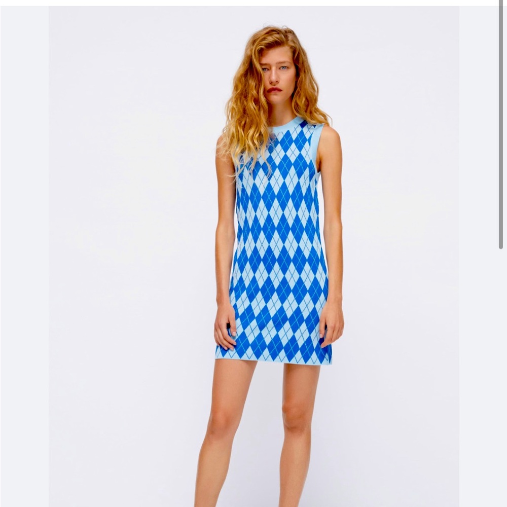 ZARA Diamond Pattern Knit Dress. Sleeveless Short Dress with round neck.